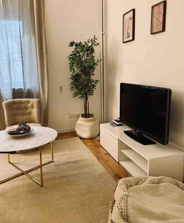 Excelente Piso De 3 Habitaciones En La Latina Madrid Exterior foto